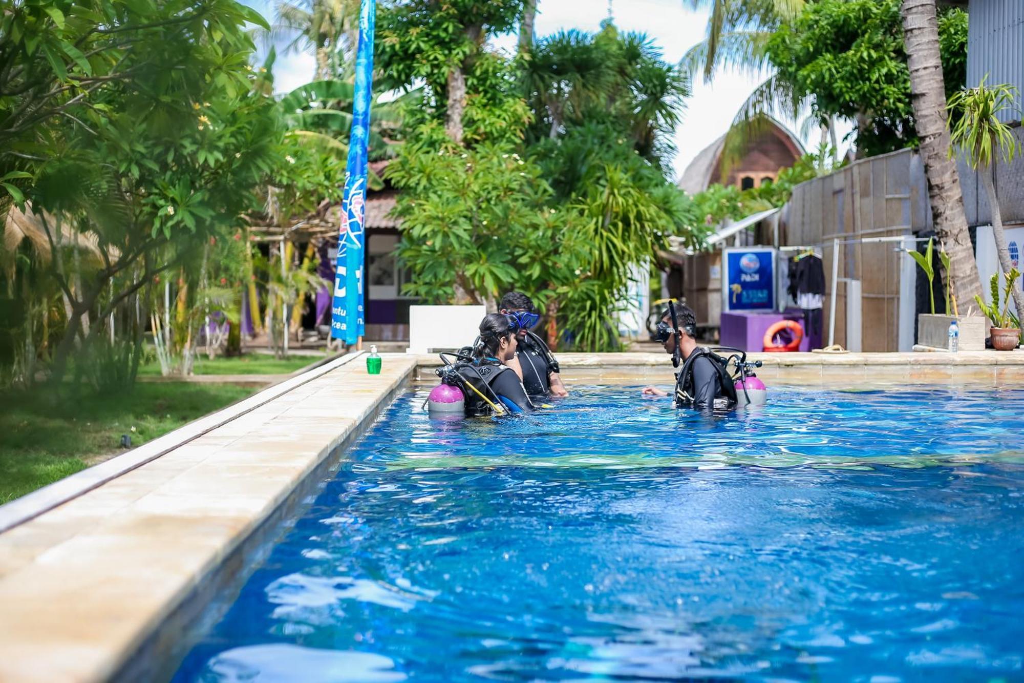 Diversia Diving Club & Bungalows Гили Траванган Экстерьер фото