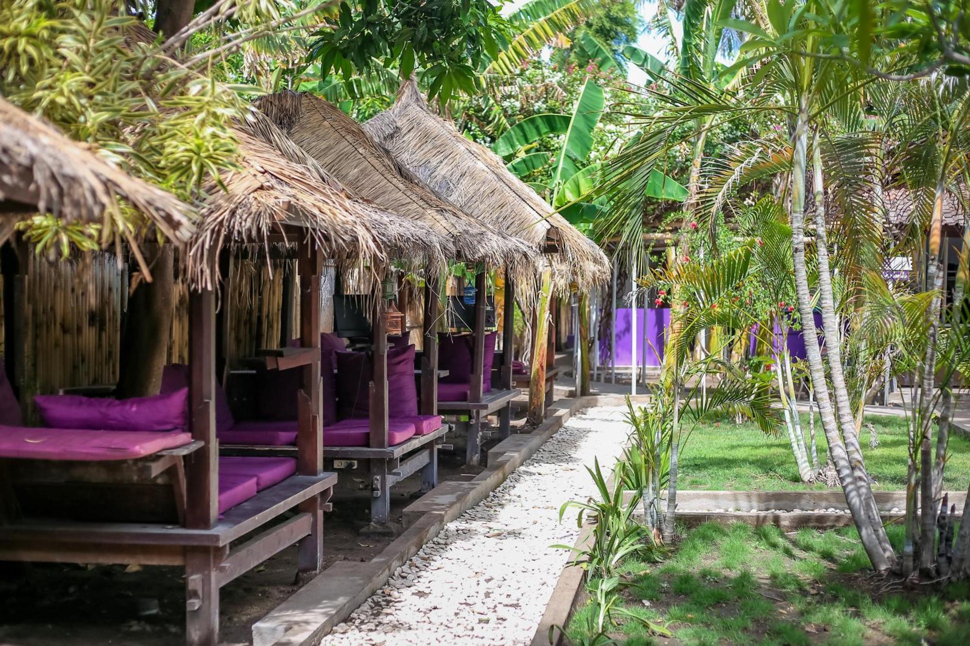 Diversia Diving Club & Bungalows Гили Траванган Экстерьер фото
